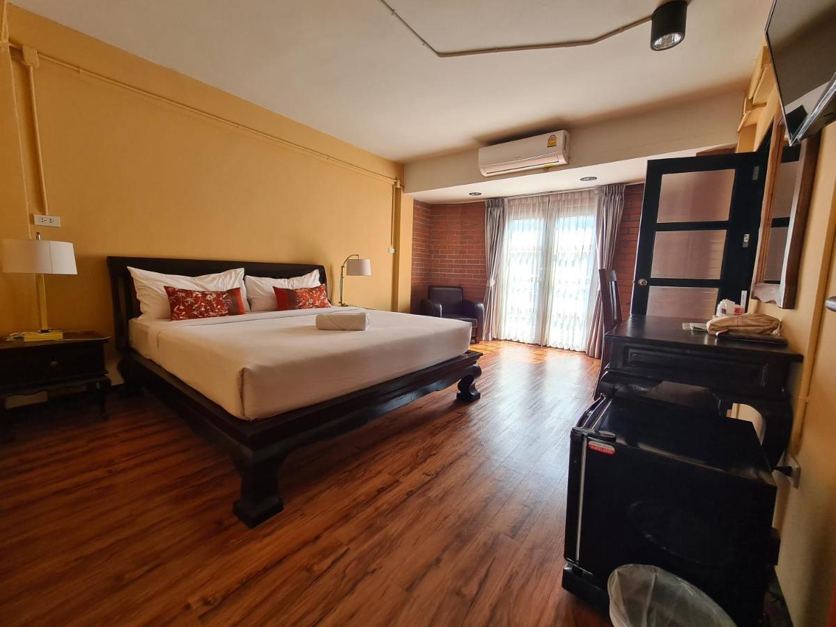 The 8 Factory Hotel Phitsanulok Exterior foto