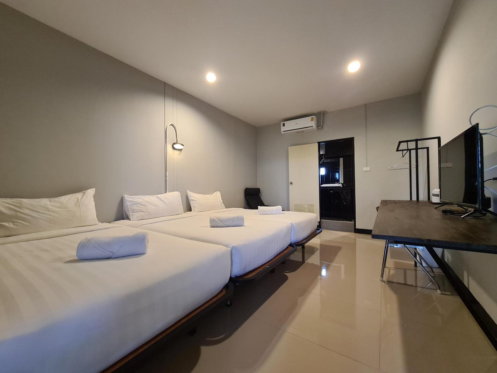 The 8 Factory Hotel Phitsanulok Exterior foto